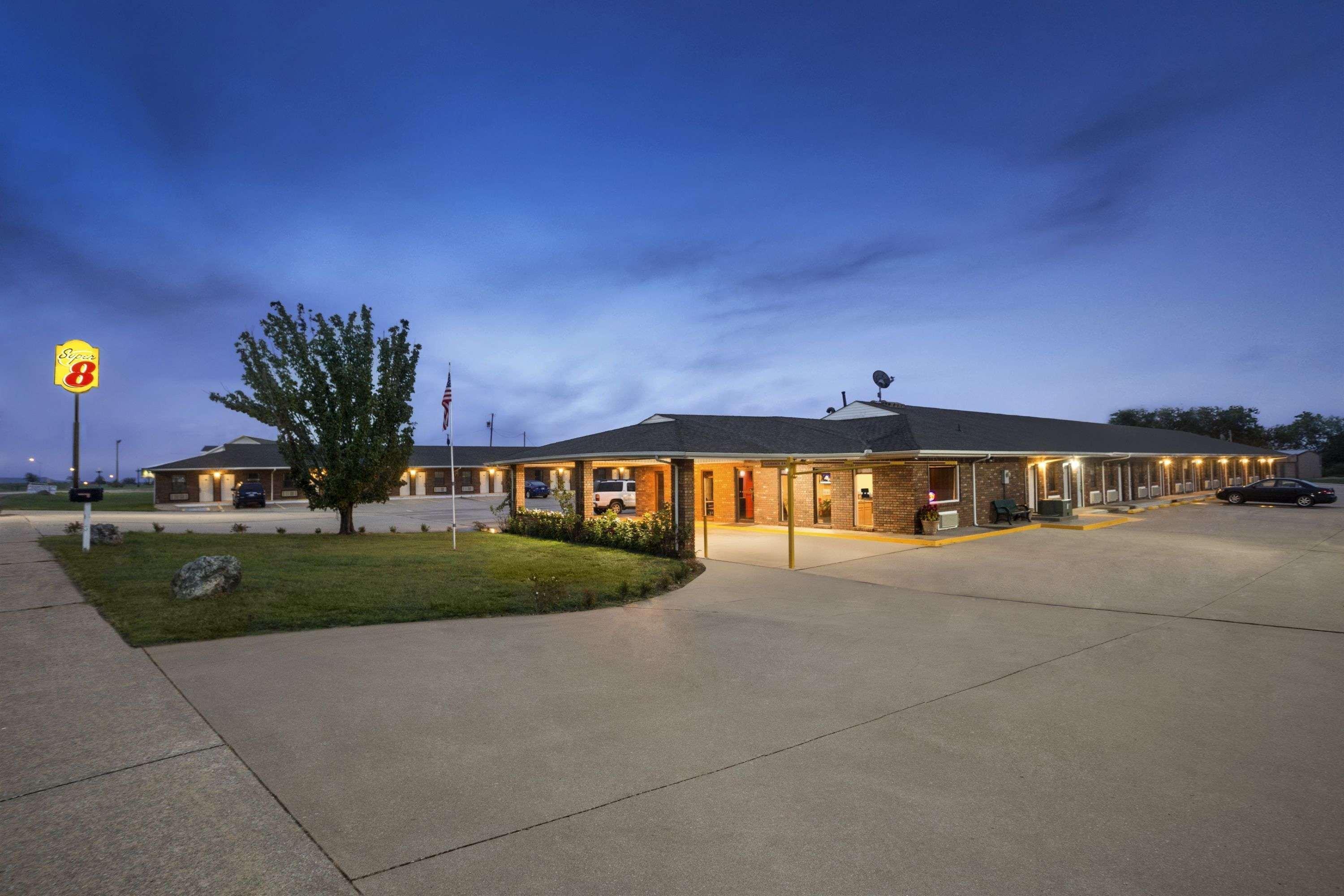 Motel Super 8 By Wyndham Henryetta Exterior foto